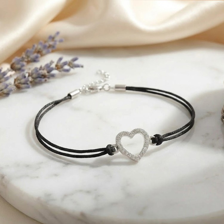 Bransoletka serce na sznurku