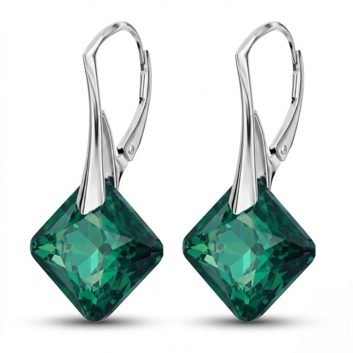 Srebrne kolczyki 925 z zielonymi kryształami Emerald. Geometryczne fasety podkreślają głęboką zieleń i chłodny połysk srebrnej oprawy.
